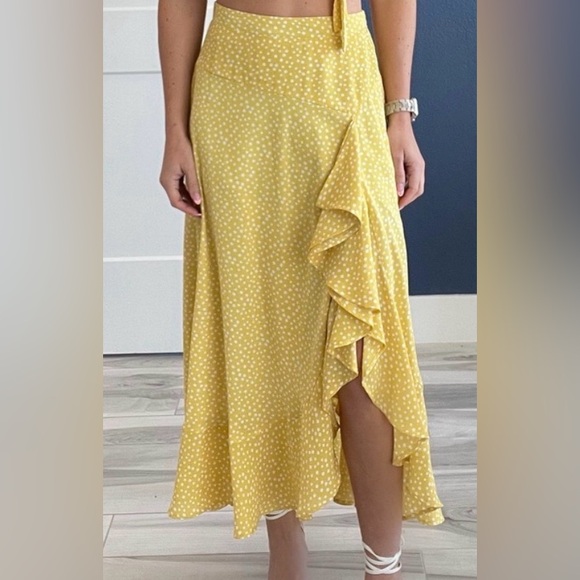 ❤️Lulus Cute Yellow Polkadot Ruffle Skirt - Picture 3 of 7